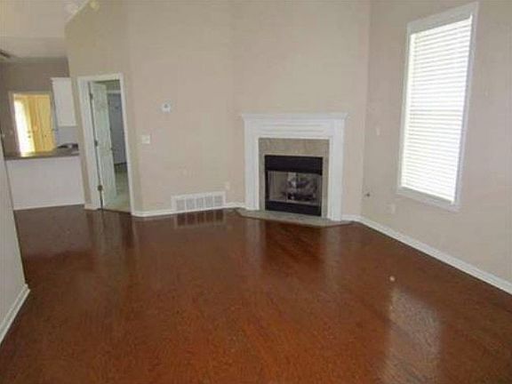 Living Room with fireplace