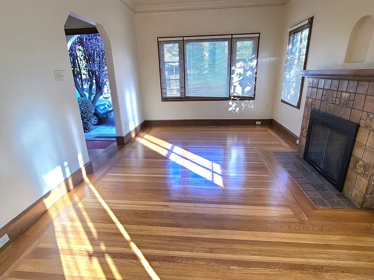 1828 Walnut St — Photo 11