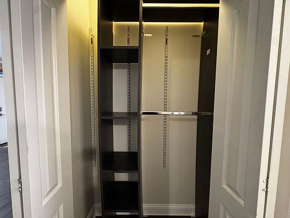 4th image of 1373-83 W Greenleaf Ave #7021-3S