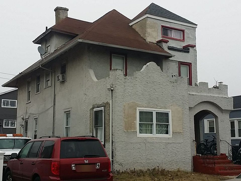 2nd image of 43 E Hudson St