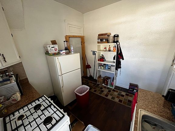5th image of 727 E 5th St