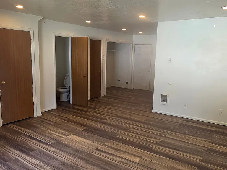 350 Moonlite Dr — Photo 2