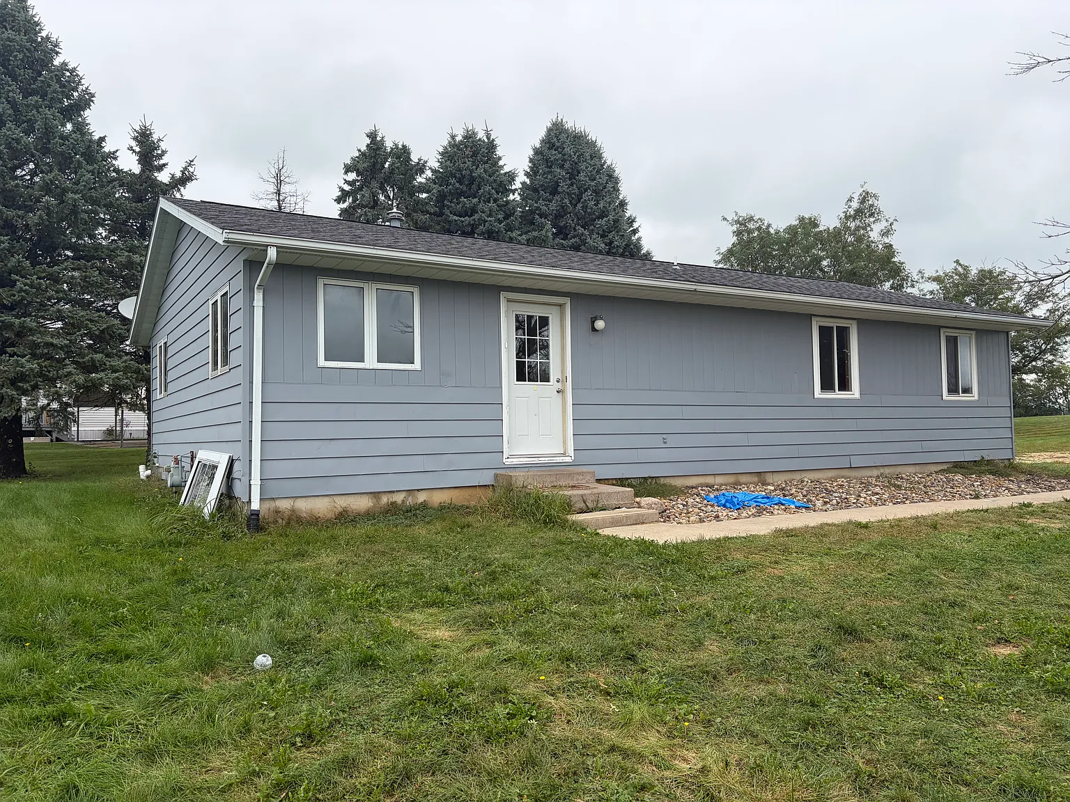3 bed, 1.5 bath, $1,300 — Photo 4