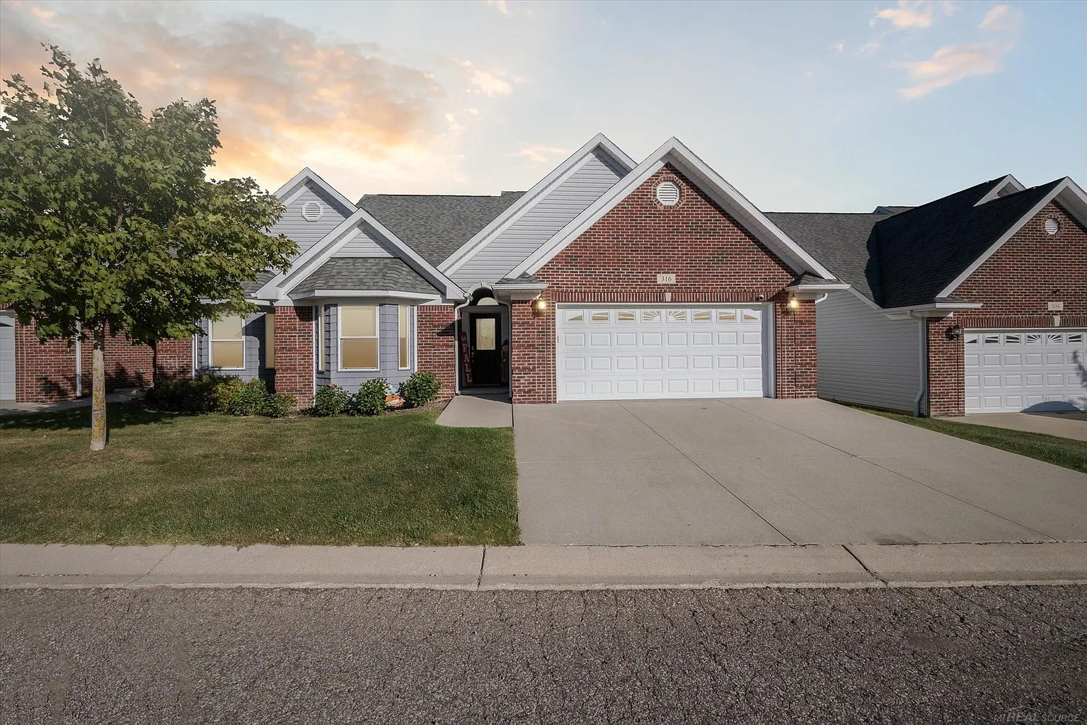 316 Devonshire Dr photo 1