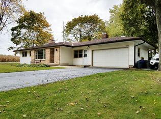 W34507 Mariner Cir, Oconomowoc, WI 53066