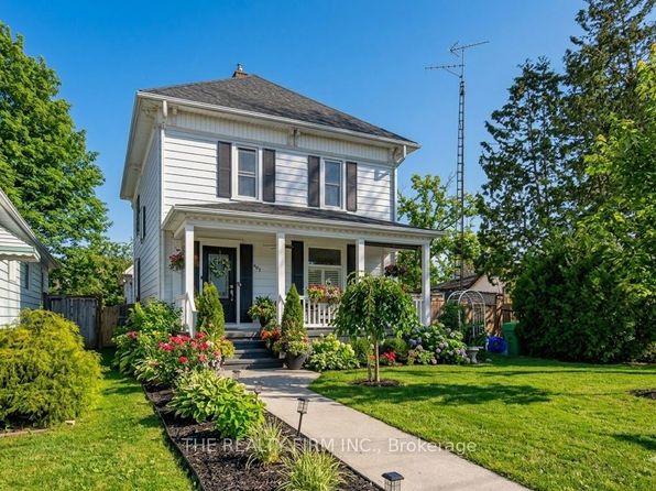 422 Greenfield St, Petrolia, ON N0N 1R0