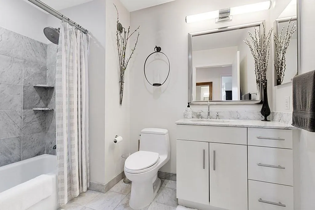 2 bed, 1113 sqft, $3,300 — Photo 4