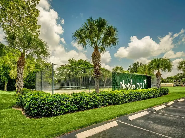 Naples 701 Apartments — Photo 22