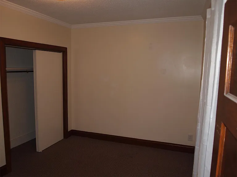 187 N West St — Photo 13
