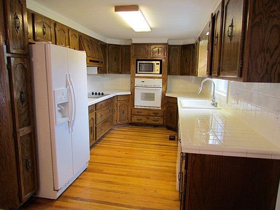4th image of 324 1st Ave S