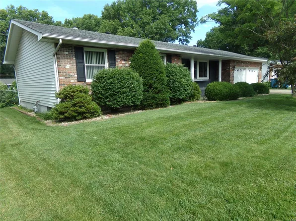 160 Keeven Dr, Highland, IL 62249