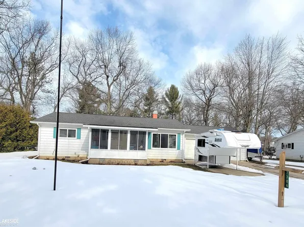 7386 Easy St, Caseville, MI 48725