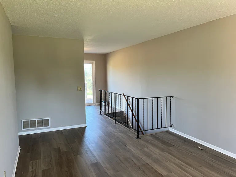 6832 Craig Ct — Photo 2