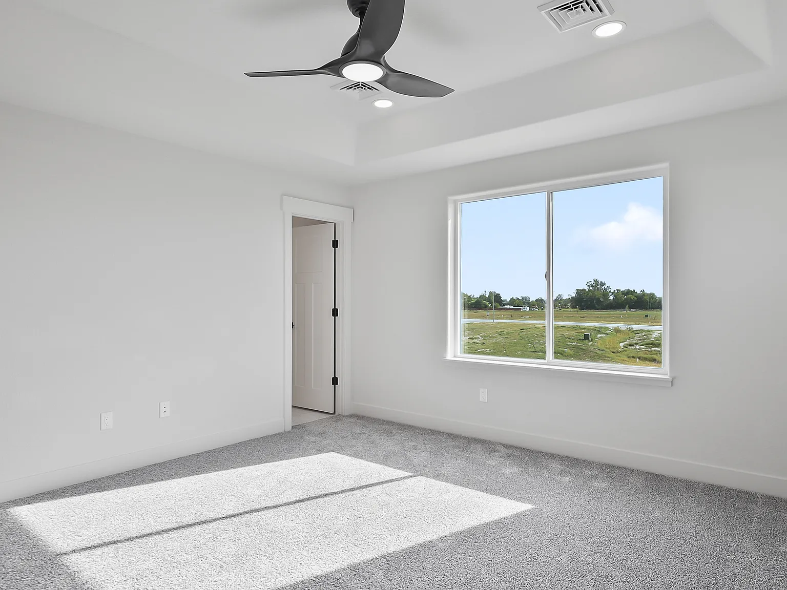 3 bed, 2716 sqft, $2,750 — Photo 4