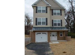 688 Summit Ave, Philadelphia, PA 19128