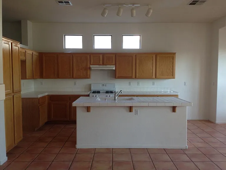 1553 Harwood Ave — Photo 4