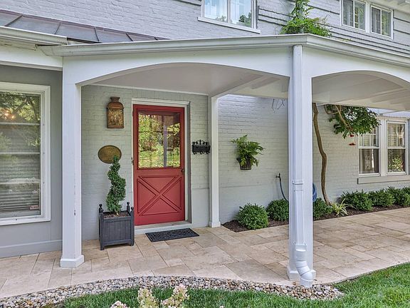 3rd image of 1828 Keys Crescent Ln