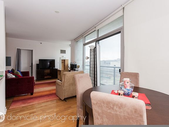 4th image of 611 S Wells St #804