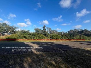 910 Redwood Ave, Rockport, TX 78382