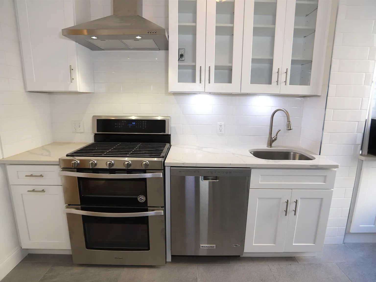 3 bed, 1.0 bath, $4,750 — Photo 2