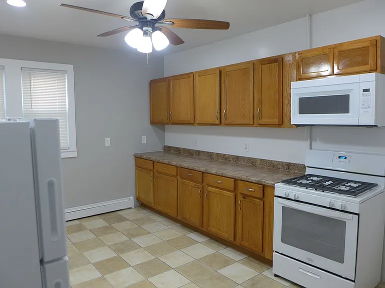 7401 W Addison St — Photo 13