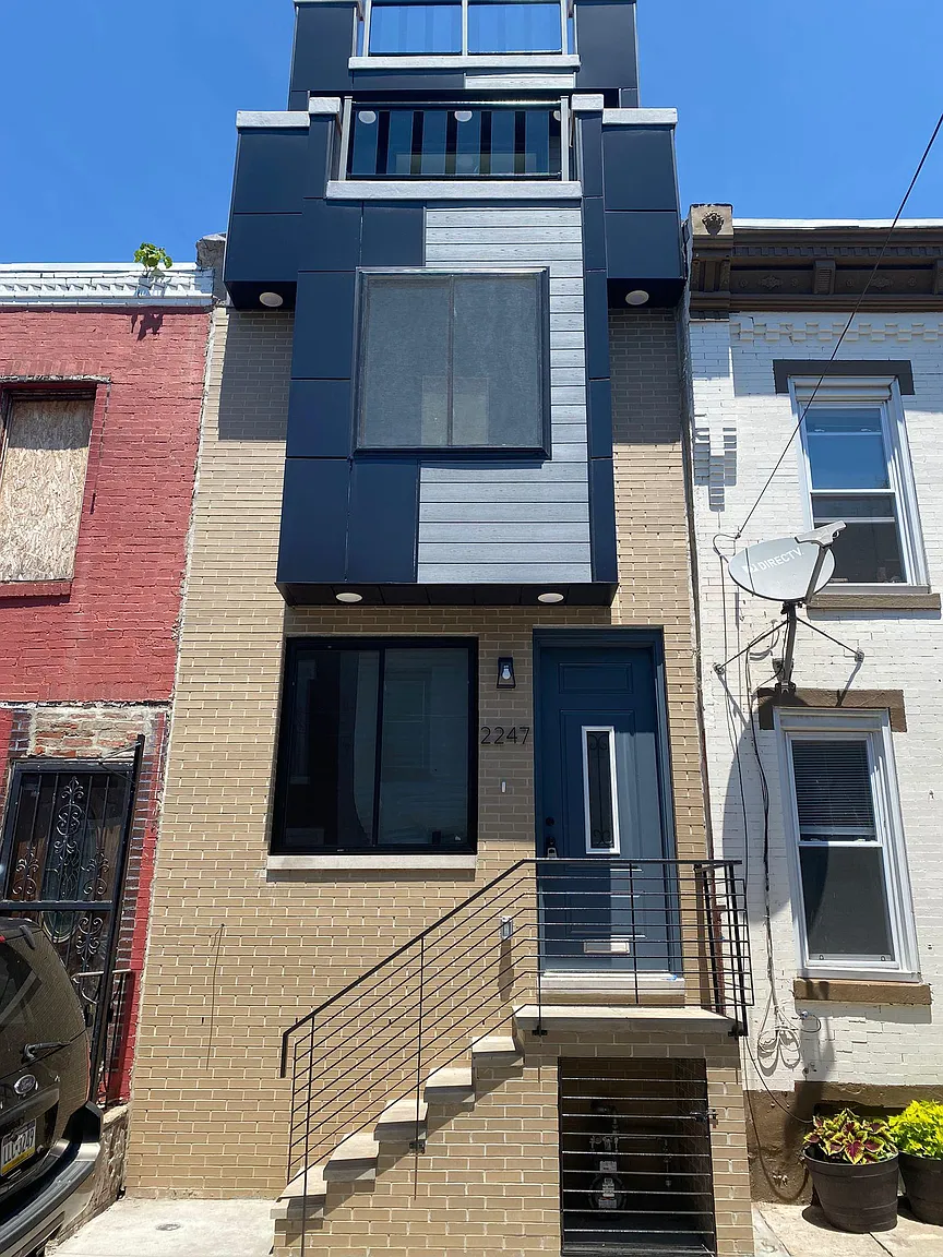 2247 Greenwich St photo 1