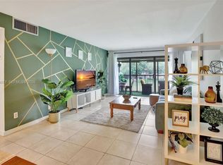 5821 Washington St APT 30, Hollywood, FL 33023