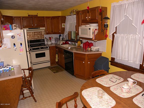 3rd image of 326 Kane St S