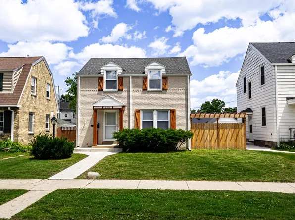 2350 S 56th STREET, West Allis, WI 53219