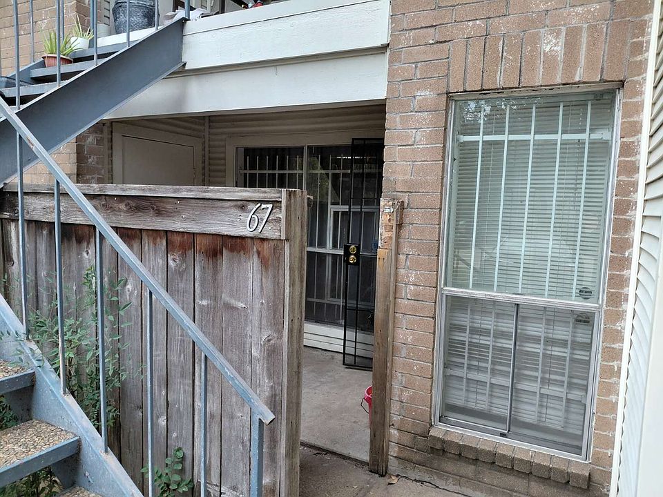 Entryway to front porch