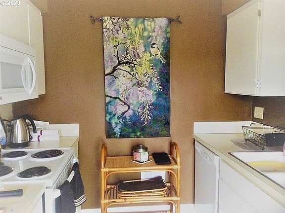 5th image of 8208 NE 13th Ave #2