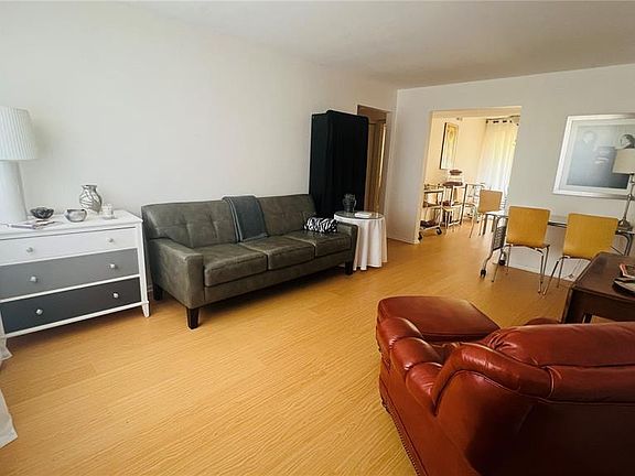 4th image of 3122 Carnaby Ln APT A