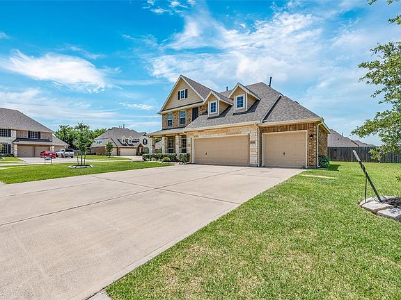 2nd image of 4003 Longwood Dr