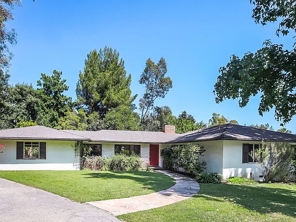 2nd image of 1560 Knollwood Ter