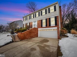 1374 Rock Chapel Rd, Herndon, VA 20170