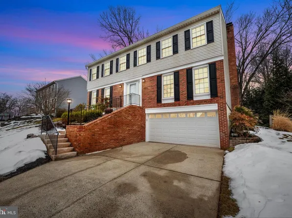 1374 Rock Chapel Rd, Herndon, VA 20170