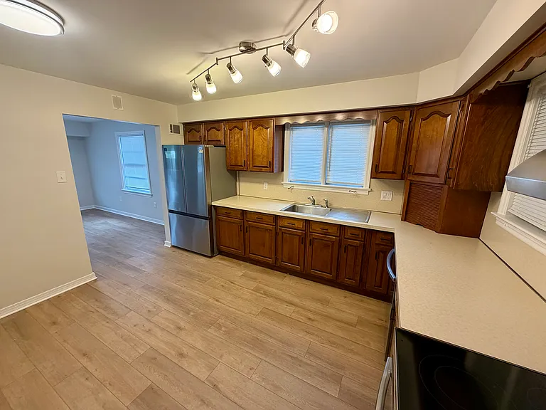 360 S Findlay St — Photo 10