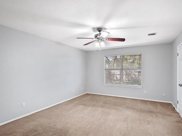 1514 Royce Ln — Photo 11