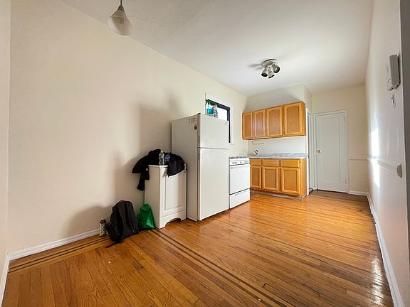5th image of 32 Scholes St APT 6