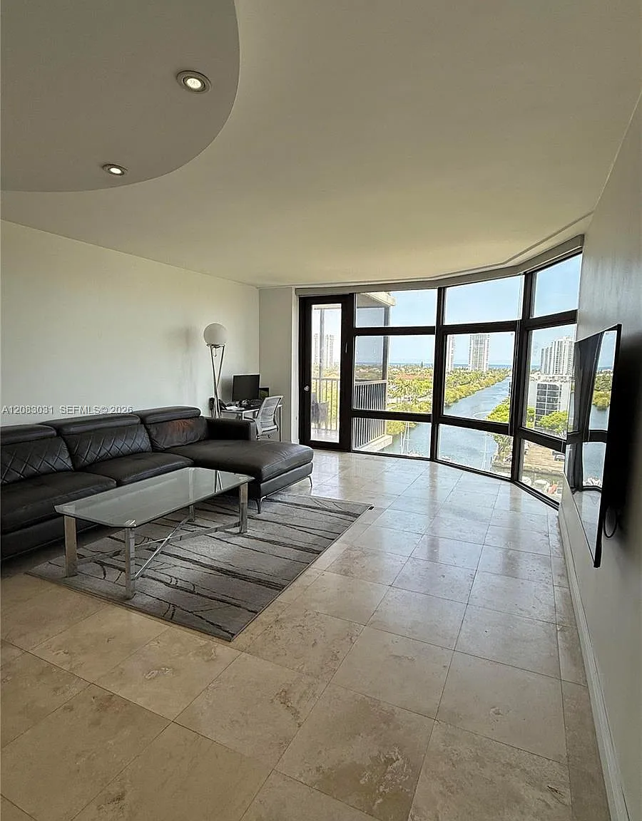 3375 N Country Club Dr — Photo 2