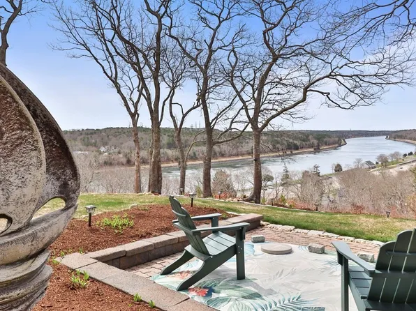 1 Bittersweet Ln #1, Buzzards Bay, MA 02532