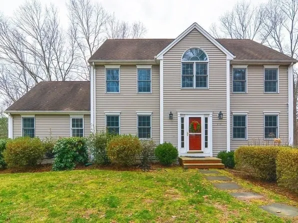 173 East St, Upton, MA 01568