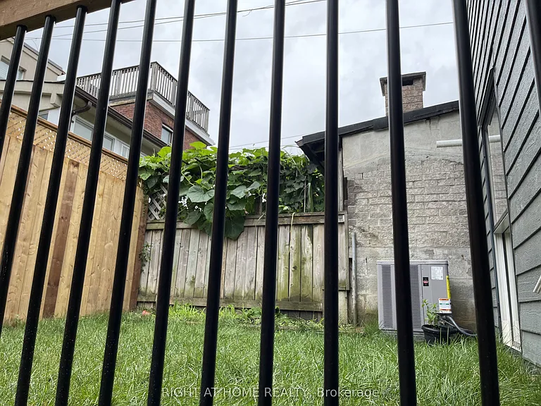 980 Ossington Ave #LANEWAY — Photo 12