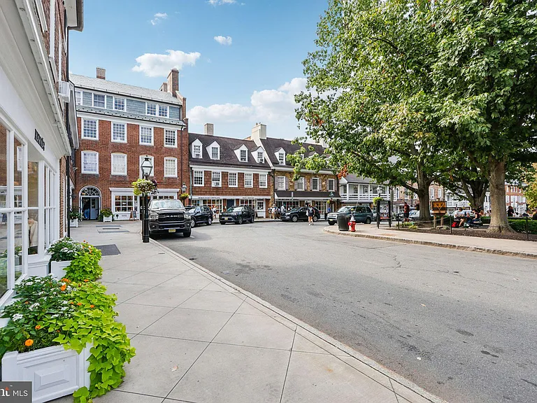 31 Palmer Sq W #A — Photo 3