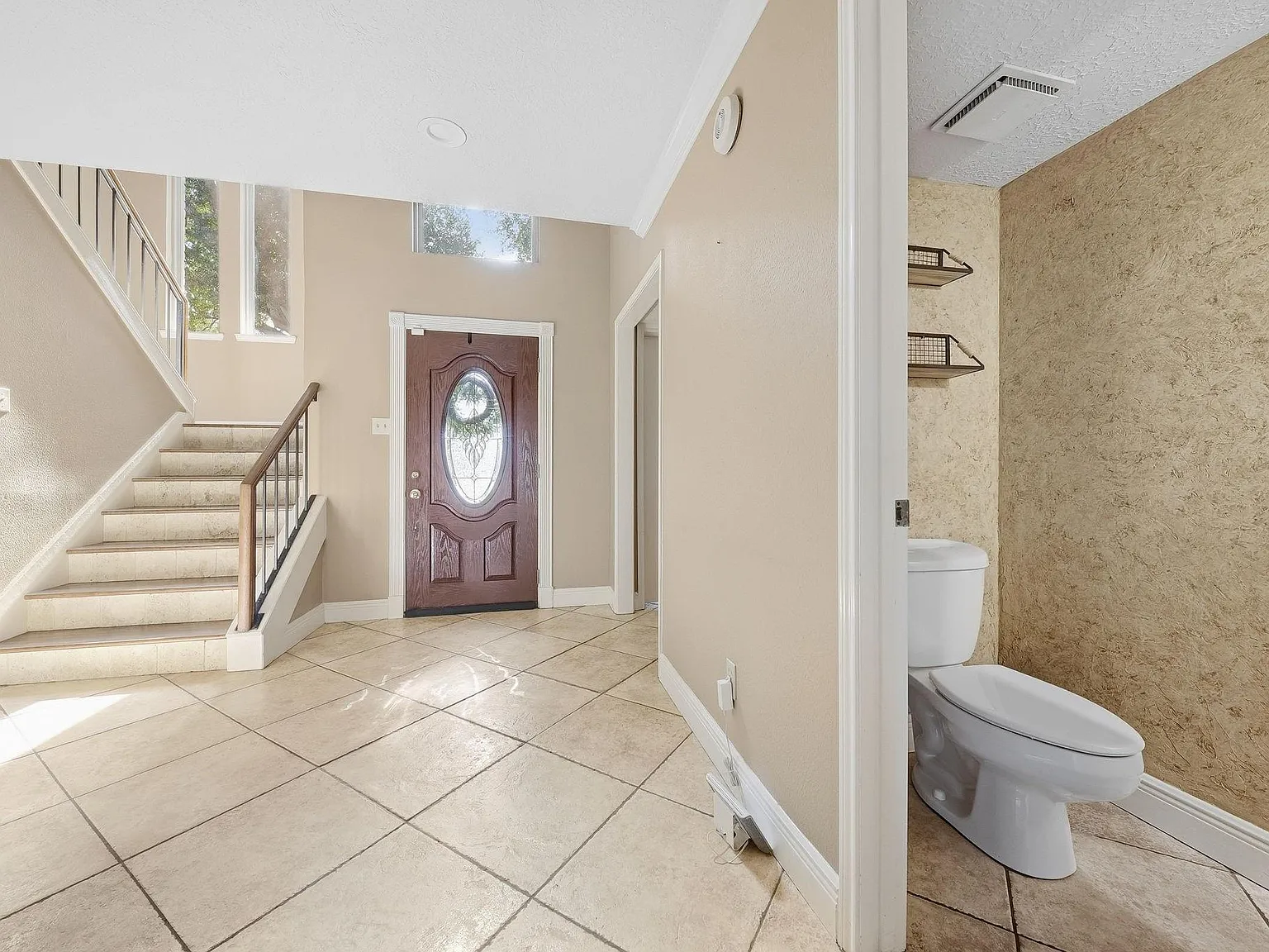 3 bed, 2.5 bath, 2751 sqft, $2,650 — Photo 2