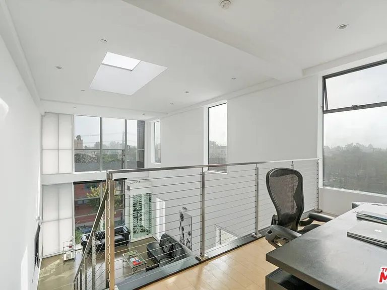 611 N Bronson Ave #10 — Photo 9