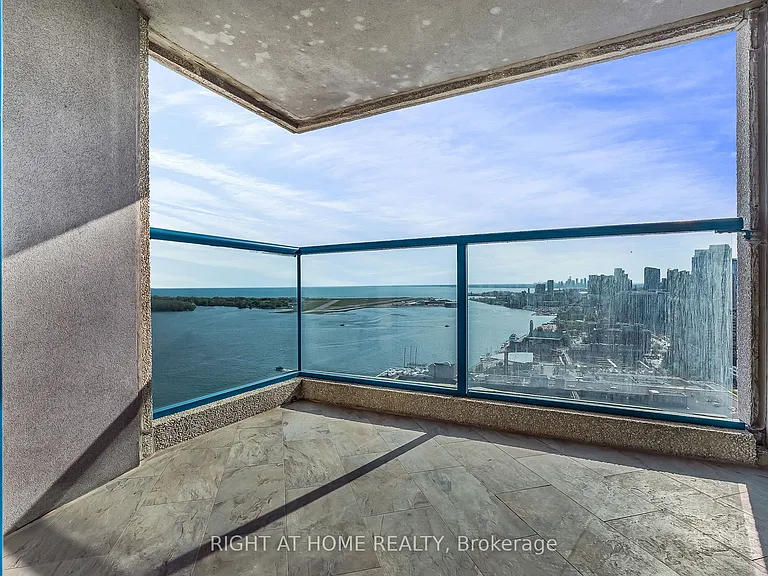 99 Harbour Sq #3008 — Photo 40