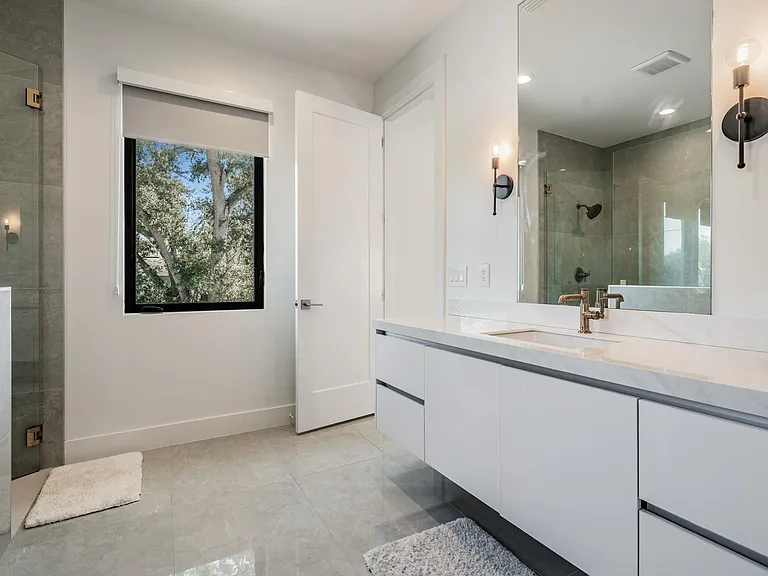 212 S Renellie Dr — Photo 9