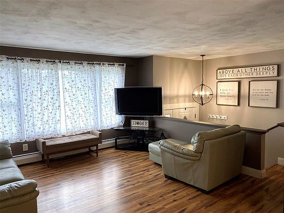 5th image of 9 Debra Lee Dr
