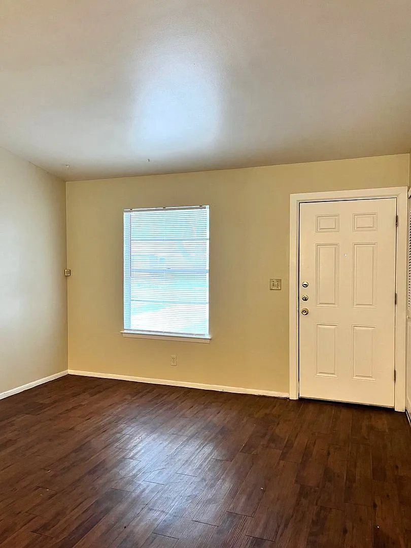 7603 Glen Vista — Photo 2